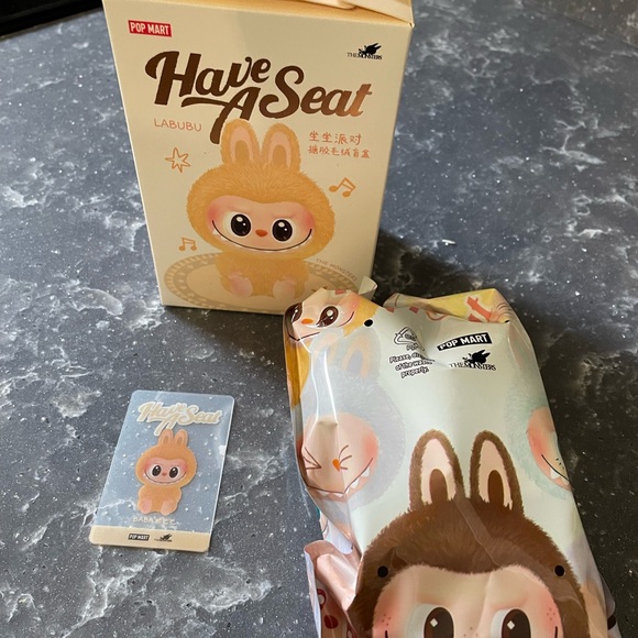 🛑 SOLD 🛑 Baba- Have A Seat - Labubu - Picture 3 of 3